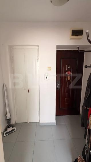 Apartament 2 camere, semidecomandat, 55 mp, zona Regiment 11 Siret - 10