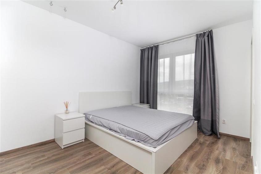 Apartament cu 3 camere semidecomandat, mobilat în Bună Ziua