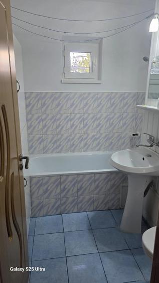 Apartament cu 3 camere decomandat în Horia