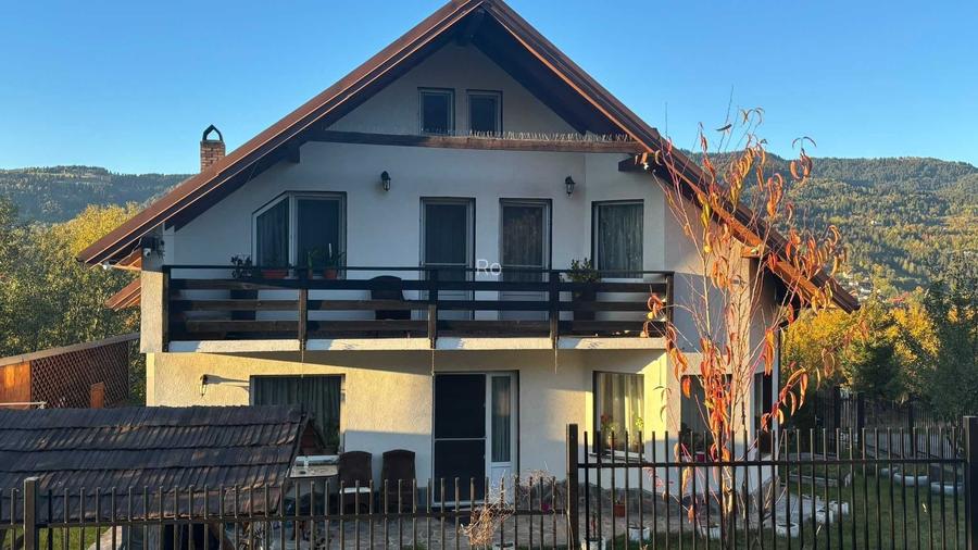 Vand casa, pretabil pensiune situata in Moisei, zona Purcaret