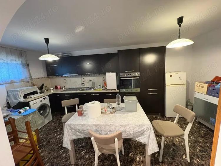 Casă cu 4 camere în Șimian
