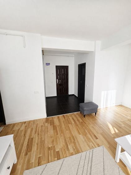 Apartament cu 3 camere decomandat în Lotrioara