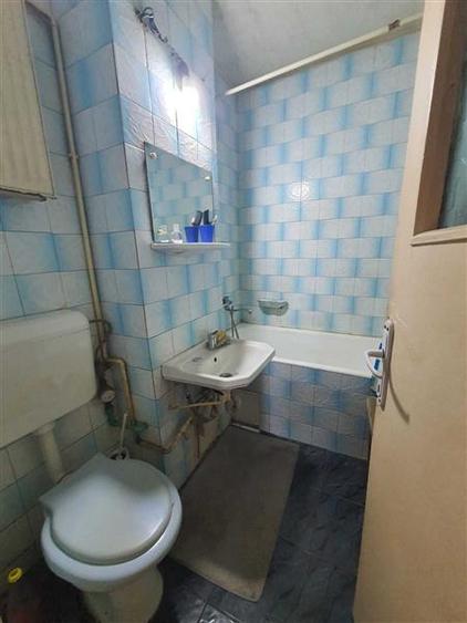 Apartament cu 3 camere decomandat, mobilat în Dâmbovița