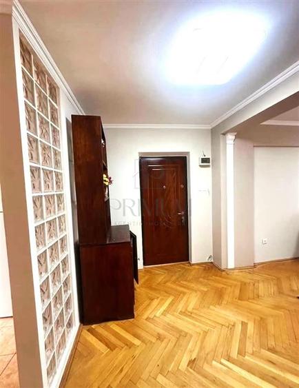 Apartament cu 3 camere decomandat în Torontalului