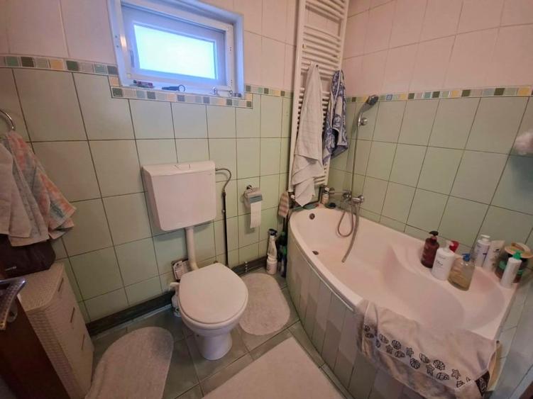 Casă individuală cu 4 camere cu Garaj în Helegiu