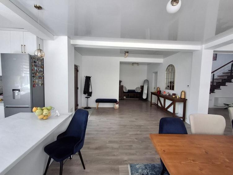 Casă individuală cu 4 camere cu Canalizare în Daia