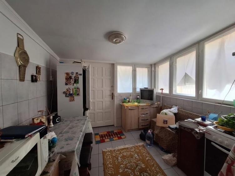 Casă individuală cu 5 camere cu Canalizare în Ultracentral