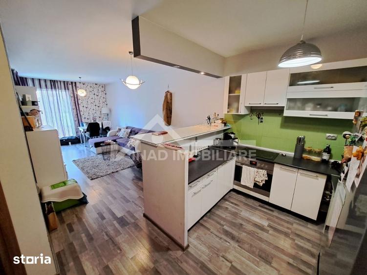 Apartament cu 2 camere, mobilat în Central