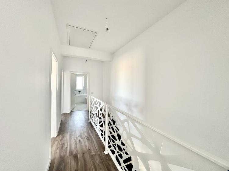Duplex cu 5 camere cu Canalizare în Moșnița Veche
