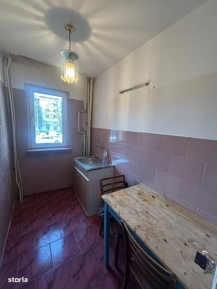 Apartament cu 4 camere semidecomandat în Sud