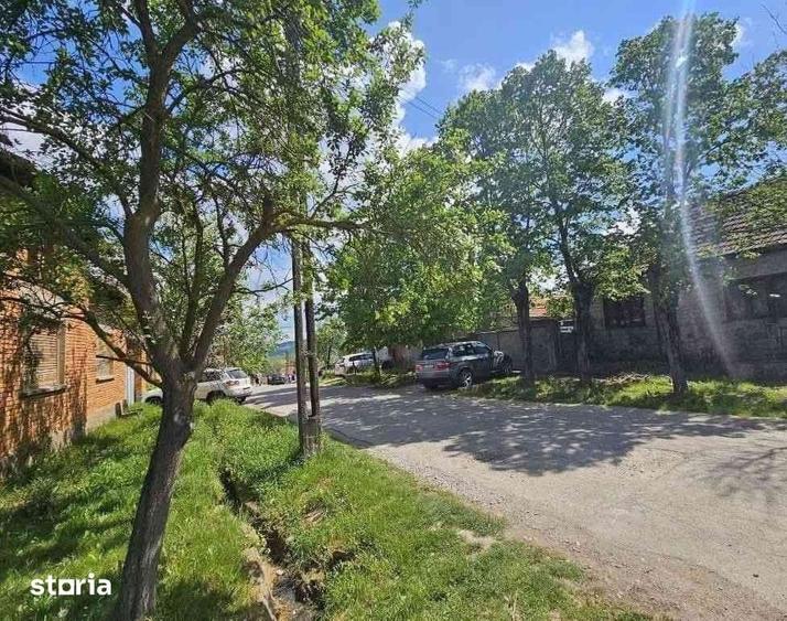 Casă cu 4 camere cu Teren 2340 Mp în Sâmbăta