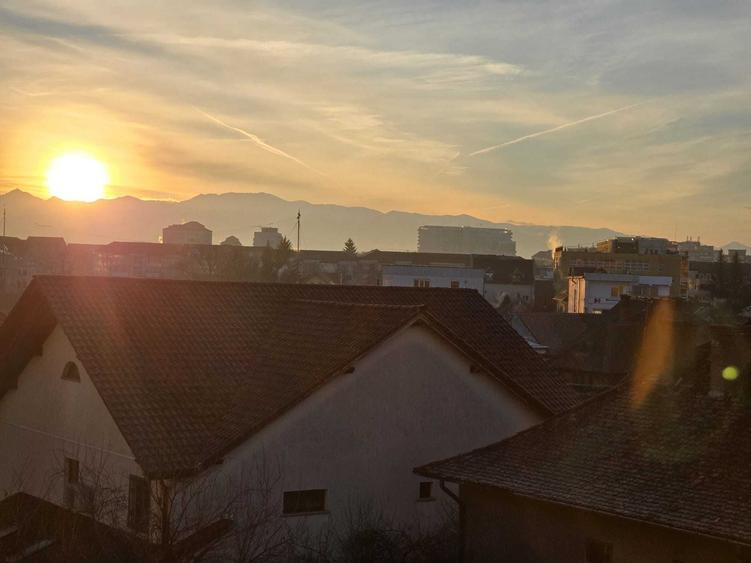 Apartament cu 2 camere decomandat, mobilat în Sub Arini