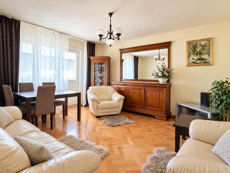 Apartament cu 3 camere decomandat în Complex Studențesc