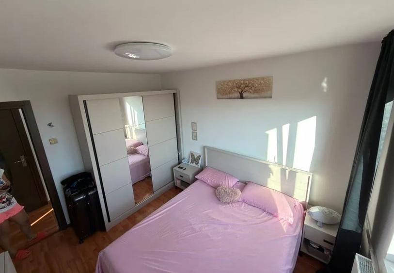 Apartament cu 3 camere decomandat în Olteniței