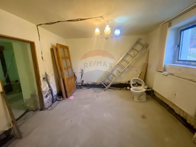 Vilă cu farmec istoric în Bușteni, pensiune sau locuință de vacanță! - 45