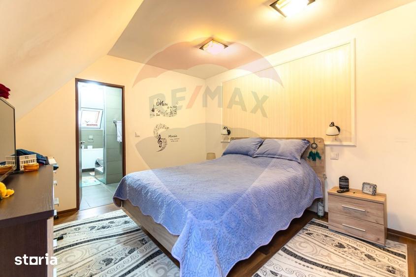 Casă cu 8 camere cu Teren 7150 Mp în Ozun