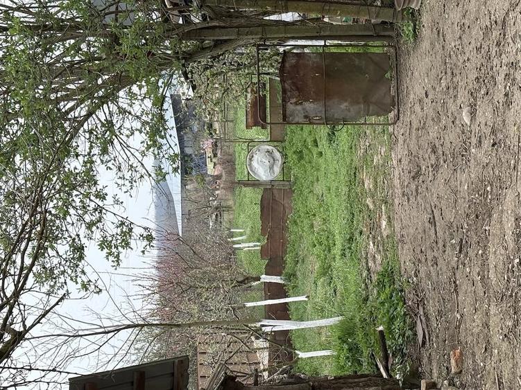 Casă cu 2 camere cu Teren 17000 Mp în Central