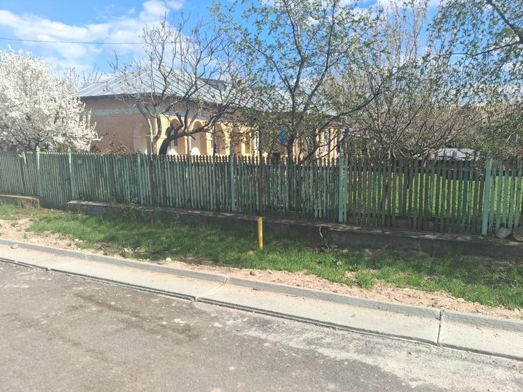 Casă cu 10 camere cu Teren 10000 Mp în Central