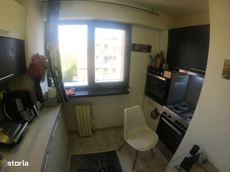 Apartament cu 4 camere decomandat în Uiești
