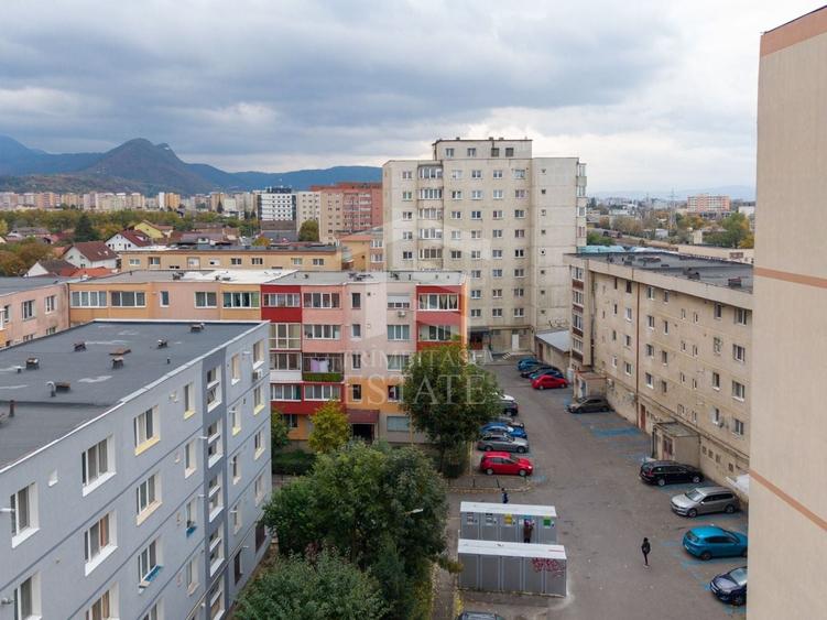 Apartament cu 3 camere decomandat în Triaj