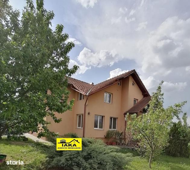 Casă cu 4 camere cu Teren 1000 Mp în Central