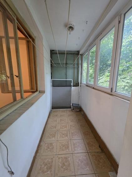 Apartament cu 4 camere semidecomandat în Titan