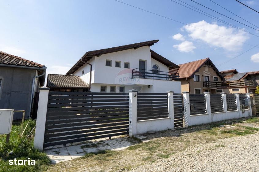 Casă cu 6 camere cu Teren 501 Mp în Sântandrei