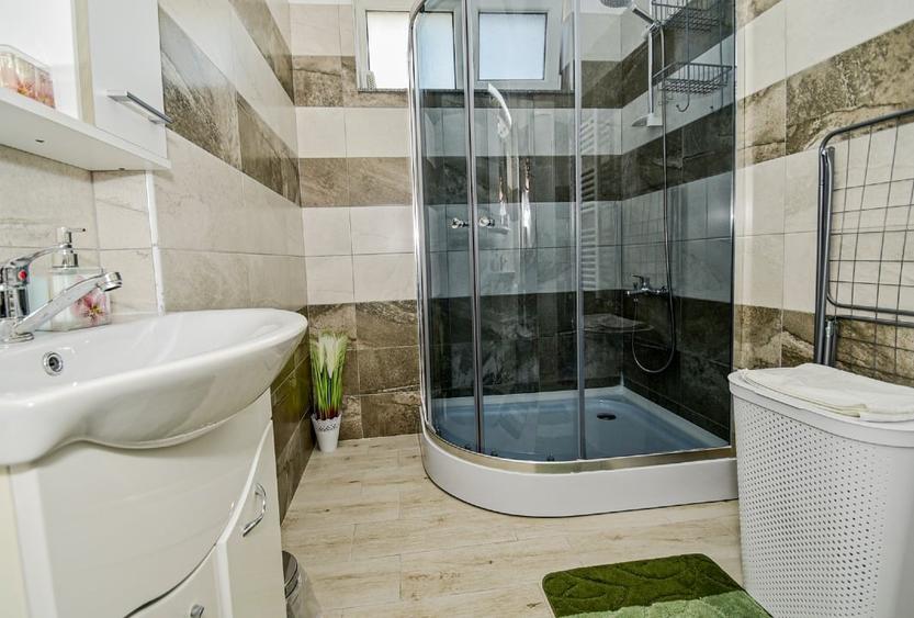 Apartament cu 2 camere semidecomandat, mobilat în Nord