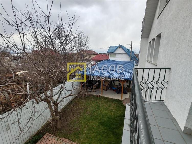 Casă individuală cu 6 camere cu Canalizare în 9 Mai