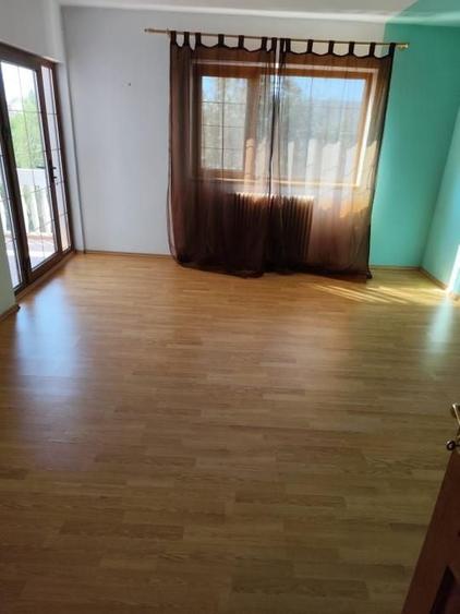 Casă individuală cu 6 camere cu Canalizare în Goruna