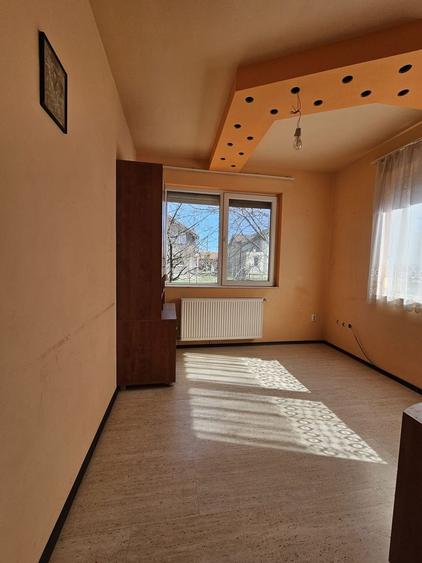 Casă individuală cu 5 camere cu Canalizare în Paleu