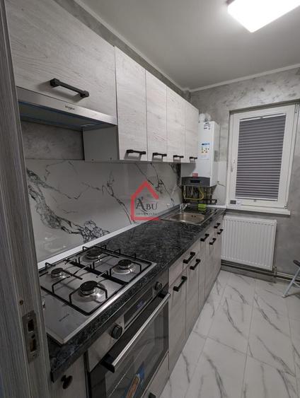 Apartament cu 3 camere semidecomandat în Dacia