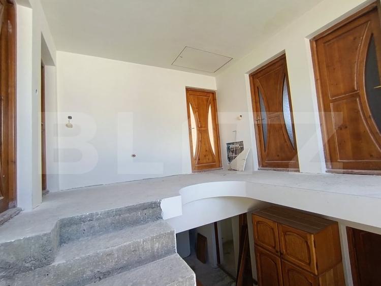 Casă individuală cu 5 camere cu Canalizare în Central