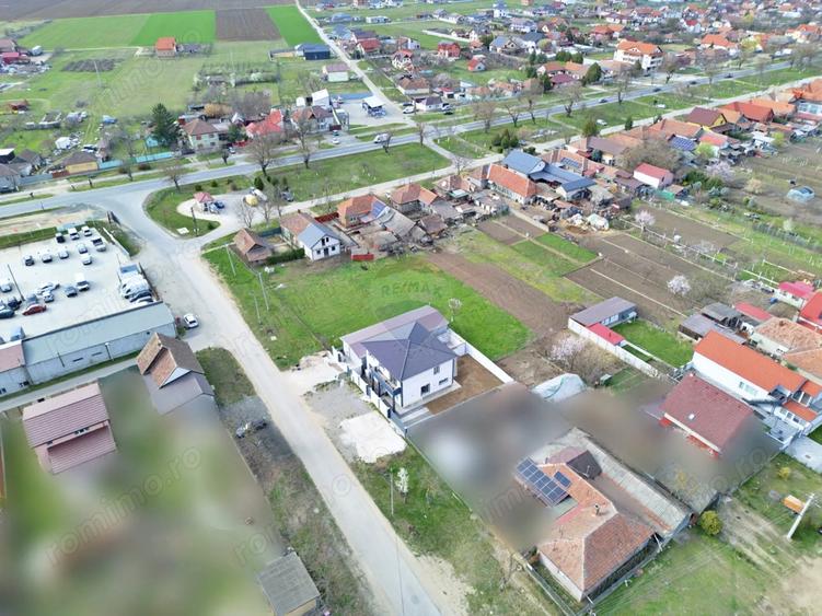 Casă cu 5 camere cu Teren 382 Mp în Zimandcuz