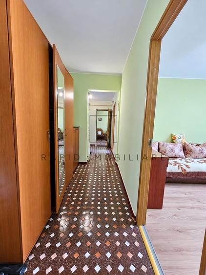 Apartament cu 3 camere în Micro 20