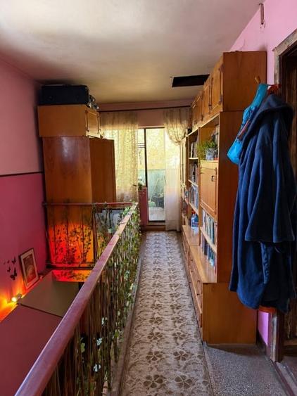 Casă individuală cu 6 camere cu Canalizare în Central
