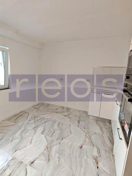 Apartament cu 4 camere decomandat, mobilat în Decebal