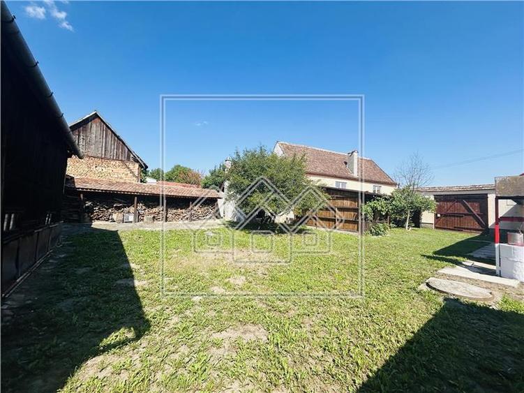 Casă individuală cu 4 camere cu Teren 1800 Mp în Roșia