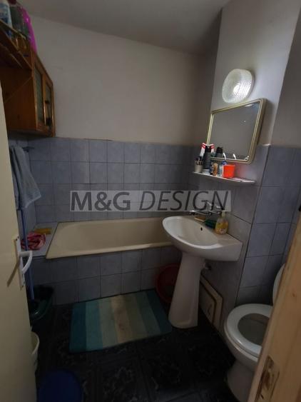 Apartament cu 3 camere decomandat în Lipovei