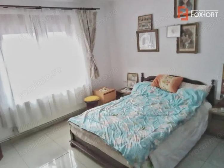 Apartament cu 5 camere decomandat, mobilat în Intim