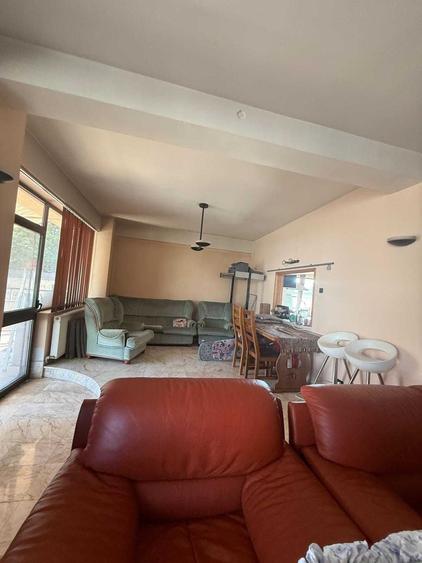 Apartament cu 4 camere semidecomandat în Democrației