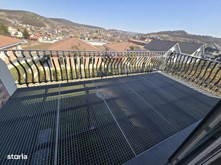 Casă cu 4 camere cu Teren 500 Mp în Corunca