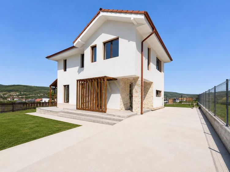 Casă individuală cu 4 camere cu Canalizare în Chinteni