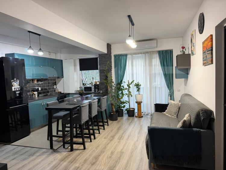 Apartament cu 3 camere semidecomandat, mobilat în Florești
