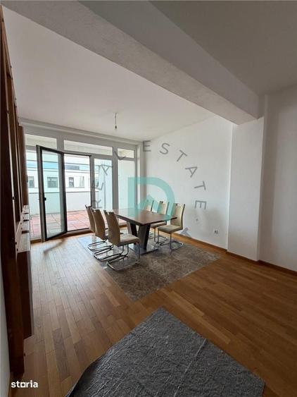 Apartament cu 4 camere decomandat în Central