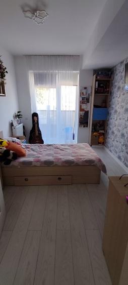 Apartament cu 3 camere decomandat, mobilat în Turnișor