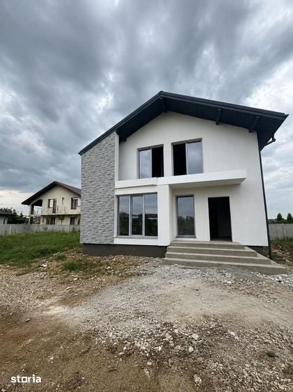 Casă cu 4 camere cu Teren 400 Mp în Clinceni