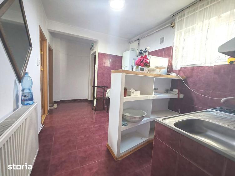 Apartament cu 3 camere, mobilat în Războieni