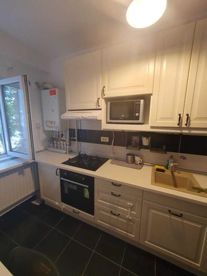 Apartament cu 2 camere decomandat în Roșu
