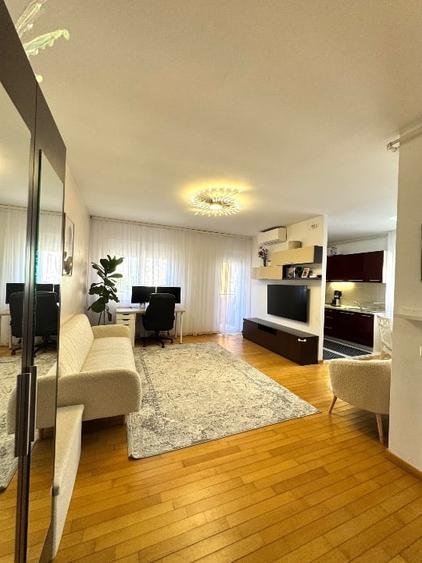 Apartament cu 3 camere semidecomandat, mobilat în Torontalului